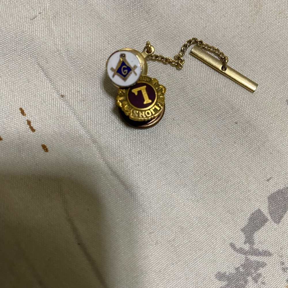 Gold and Red Masonic Lapel Pin